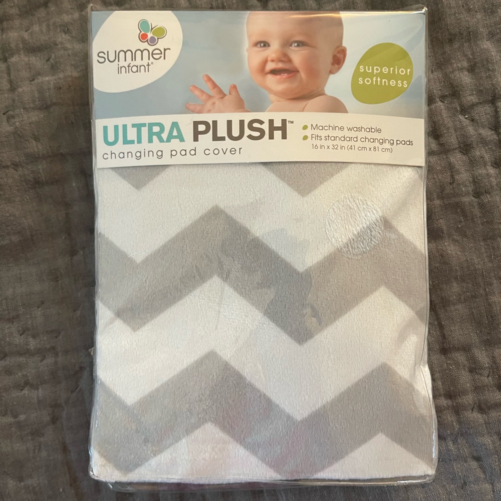 NWT NIB Summer Infant gray white chevron plush changing pad cover gender neutral